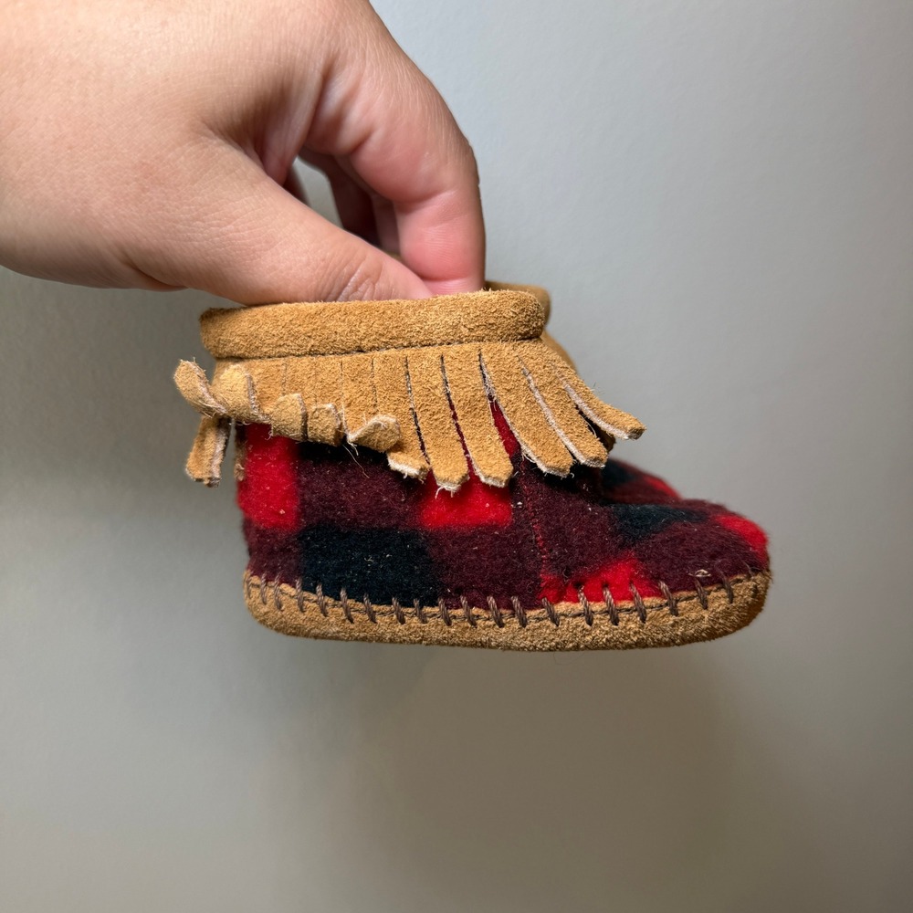 Minnetonka Pa-Poo-Shu Infant Moccasins Tan Red Buffalo Plaid Suede Size 1 1177